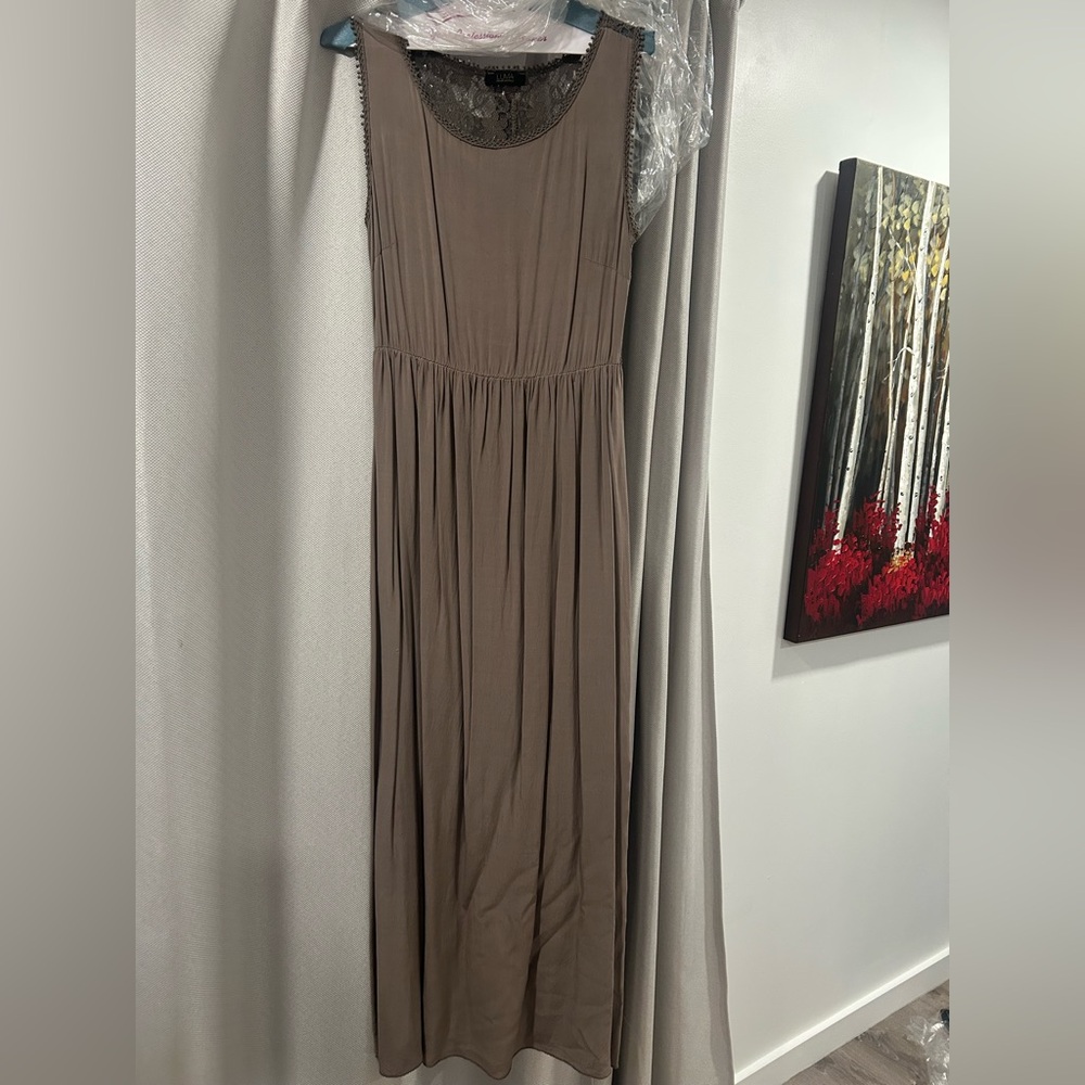 Chic Sleeveless Tan Maxi Dress